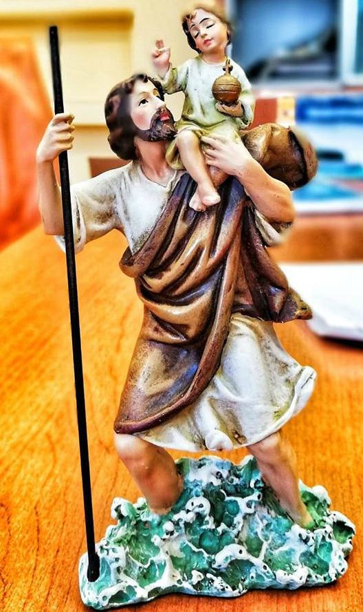 A2: statuine di San Cristoforo, protettore degli automobilisti, in una galleria 57 statuine anas galleria 03