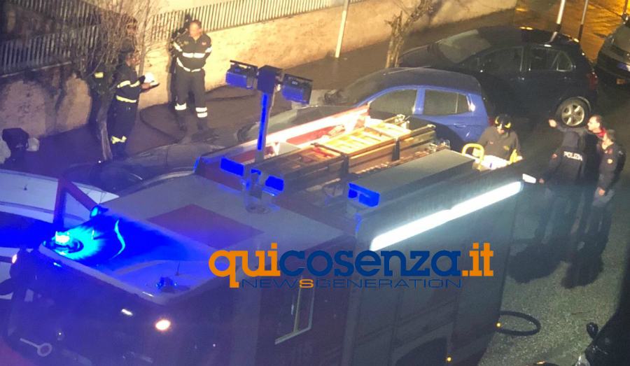 auto fiamme cosenza 02 vigil fuoco polizia