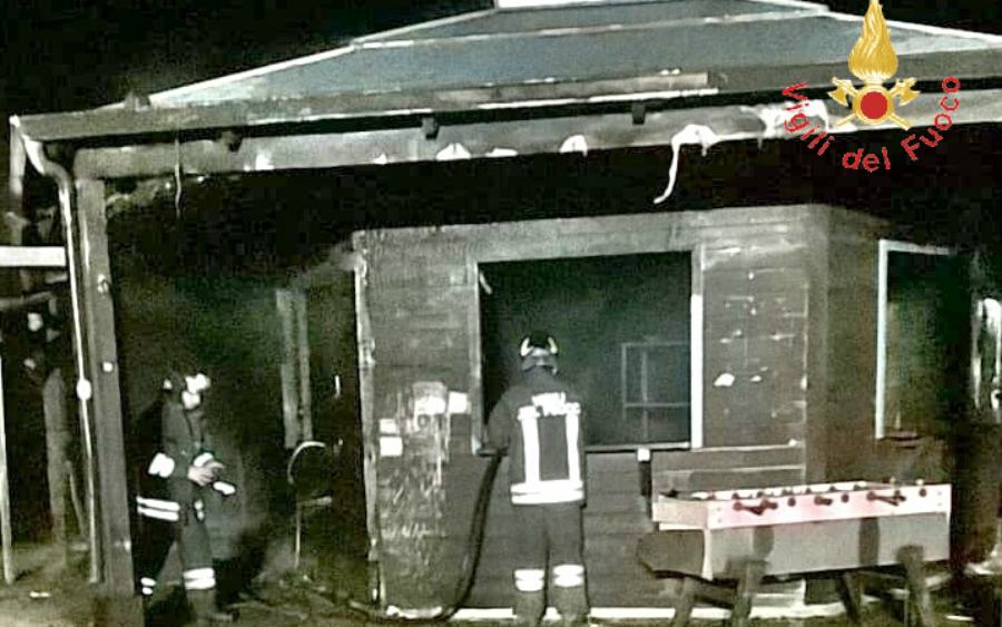 chiosco gizzeria fiamme 01