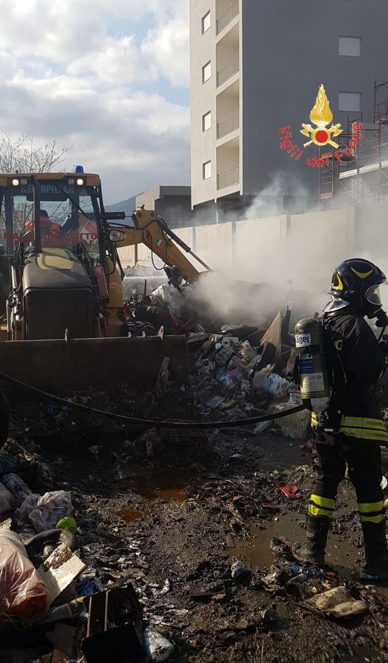 f9321ecf 6815 4bc8 95b4 5717f4009548