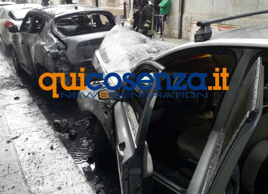 auto fiamme reggio calabria vigili fuoco 02