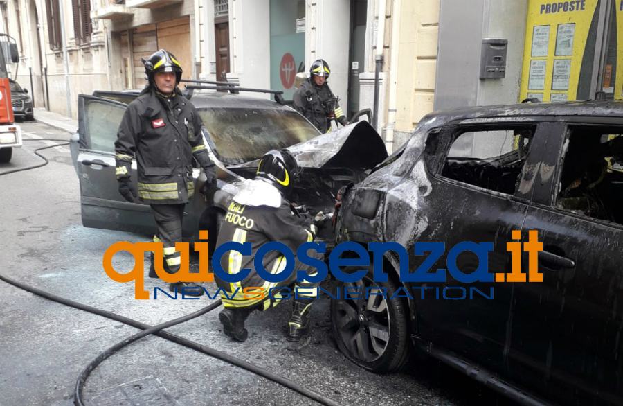auto fiamme reggio calabria vigili fuoco 03