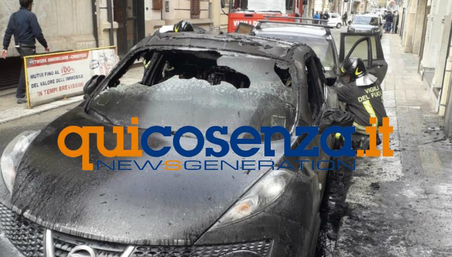 auto fiamme reggio calabria vigili fuoco 04