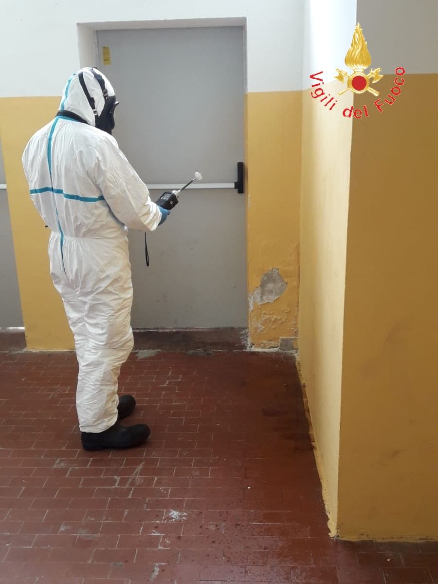 Creolina a scuola, interdetto accesso. Ignoti penetrati nella notte in istituto 57 d9ed7fe8 0728 401a 8662 df6dcc3e0c26