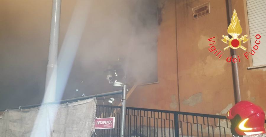 incendio scuola primaria amato 03