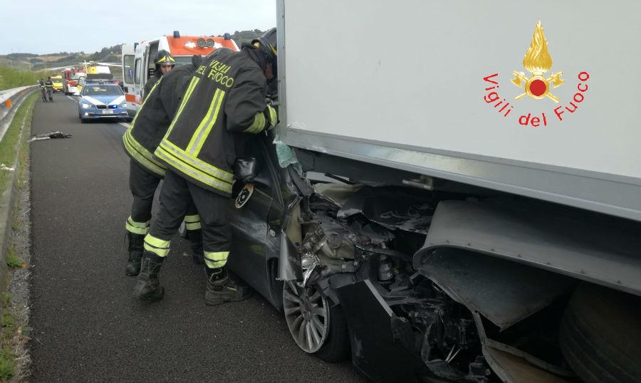 Conapo: «False affermazioni del soccorso Alpino: i Vigili del fuoco coordinano il soccorso pubblico» 74 tir contro auto2