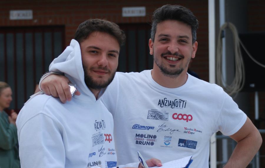 Nuoto, II Meeting città di Cosenza: il podio va agli Anzianotti 58 I coach Giovanni Mazzuca e Daniele Maletta