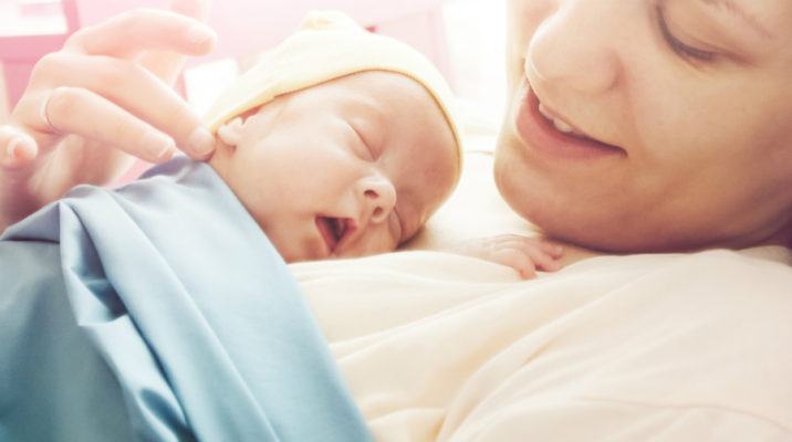 Kangaroo mother care madri bambini prematuri