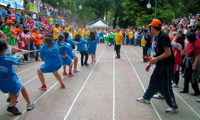Tornano a Cosenza le "Olimpiadi dei giochi tradizionali". Qui il programma 54 Olimpiadi dei giochi tradizionali
