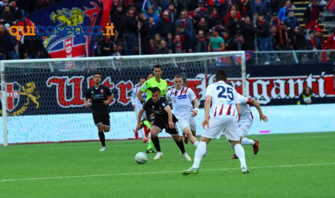 Rende fuori dai play-off. Il pareggio premia un ottimo Potenza che passa al 2 turno 53 Potenza Rende