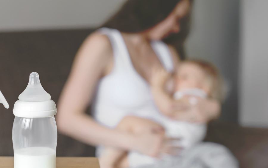 Il grande business del latte in polvere: "è illecito prescriverlo ai neonati" 54 latte artificiale e allattamento