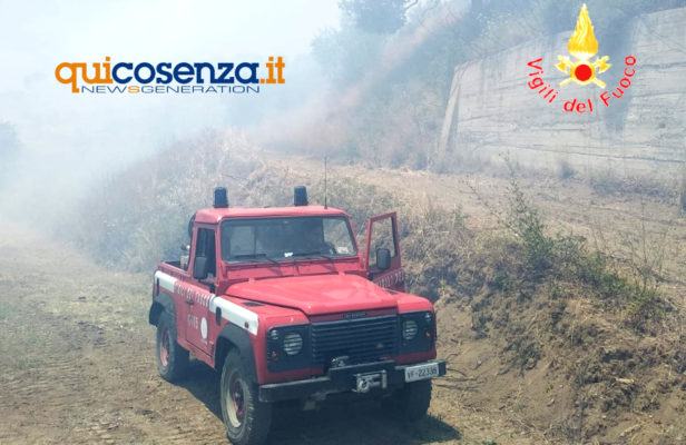 FOTO - In fiamme un costone di montagna e 5000 mq di macchia mediterranea 54 Incendio vigili del Fuoco2