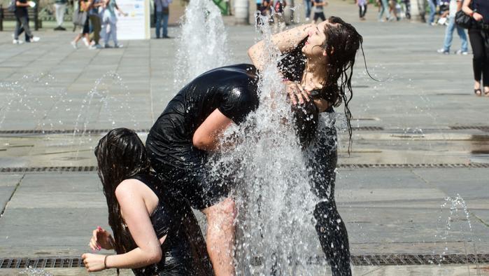 Caldo record: come sopravvivere d'estate in città 55 P6IBQX163916 2208 kcAH U1060166400262GLB