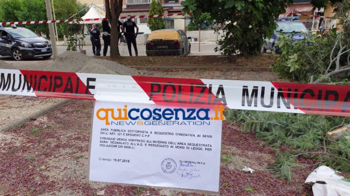 (FOTO-VIDEO) Nucleo Decoro Urbano sequestra cantiere abusivo su via Popilia 55 Sequestro area abusiva via popilia