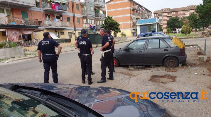 (FOTO-VIDEO) Nucleo Decoro Urbano sequestra cantiere abusivo su via Popilia 54 Sequestro area abusiva via popilia2