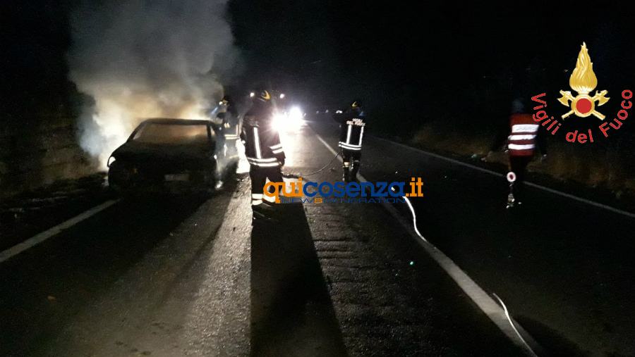 auto a fuoco vigili 02