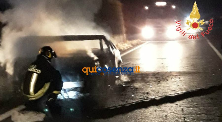auto a fuoco vigili 03