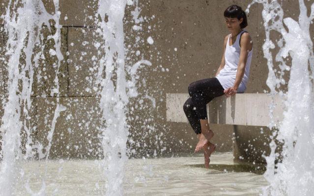 Caldo record: come sopravvivere d'estate in città 56 caldo citta ara pacis 3