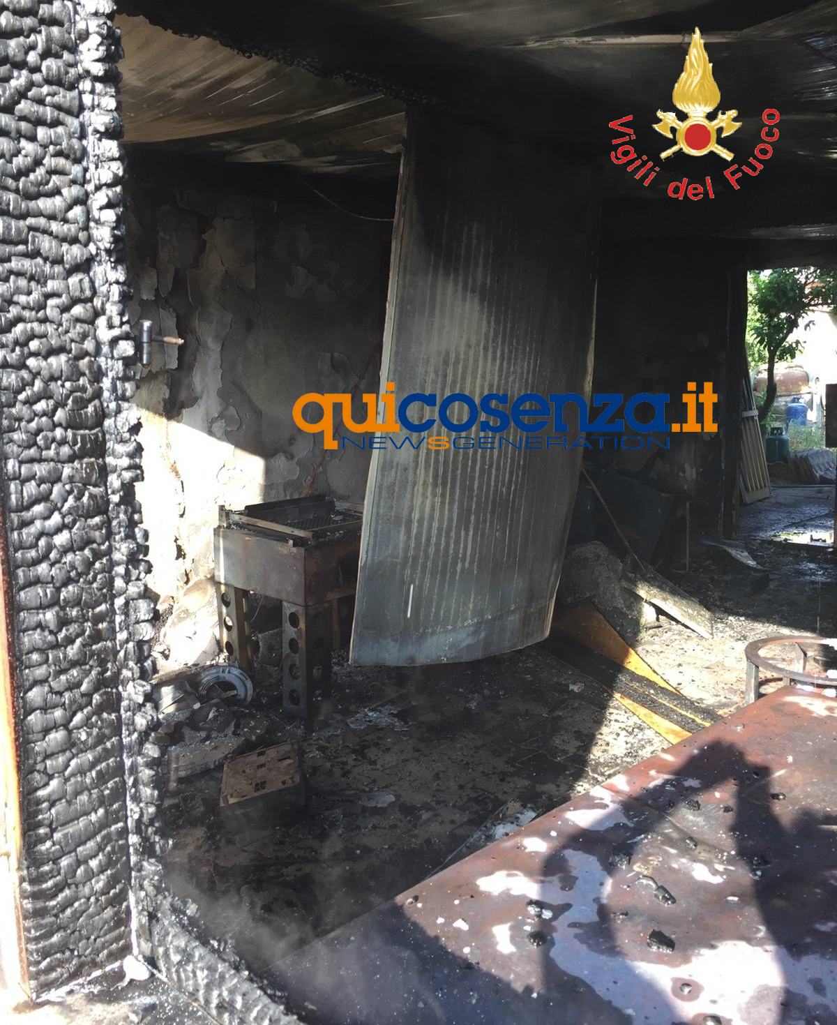 vigili fuoco incendio magazzino lamezia 02