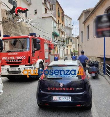 FOTO - Grosso tir urta e fa crollare il balcone di un palazzo nel centro storico 57 Balcone Tir Pizzo3