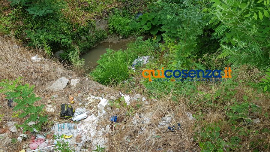 rifiuti torrente rende 01