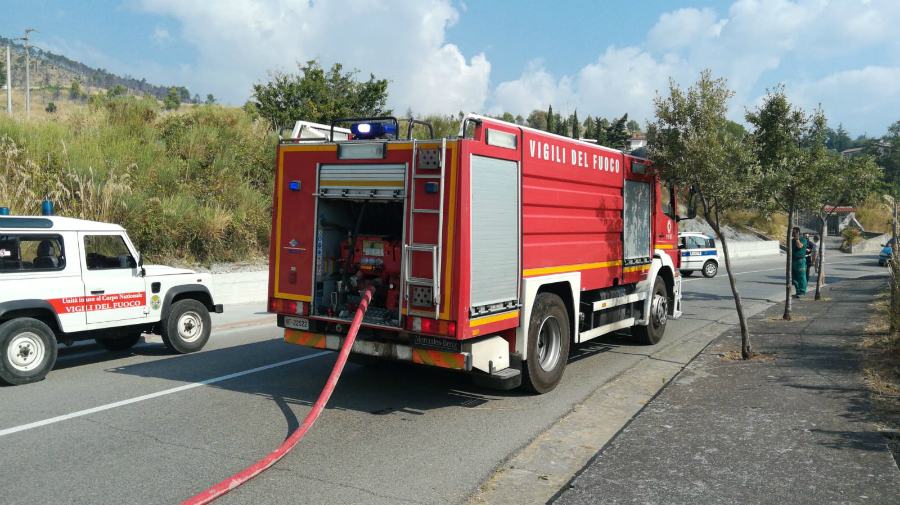 vigili del fuoco incendio saracena san basile
