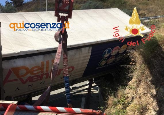 autotreno ribaltato2