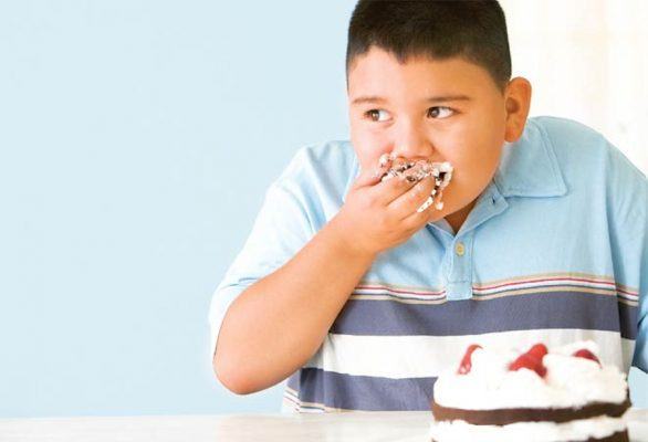 Non fanno sport e mangiano merendine. In Italia un bambino su quattro è grasso 54 Bimbo obeso1