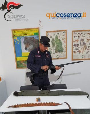 Caabinieri forestali cacciatore