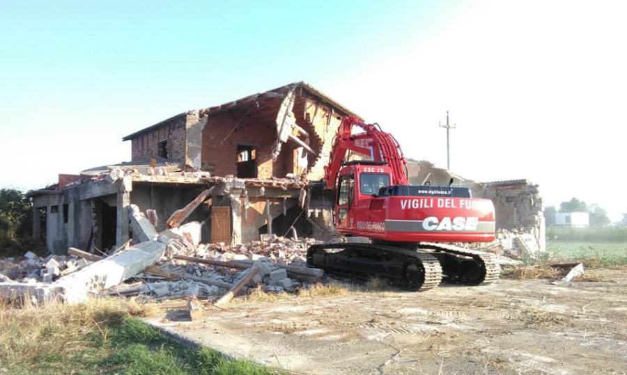 abbattimento abusivo cassano ionio vigili fuoco 03