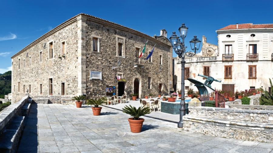 fiumefreddo bruzio borgo