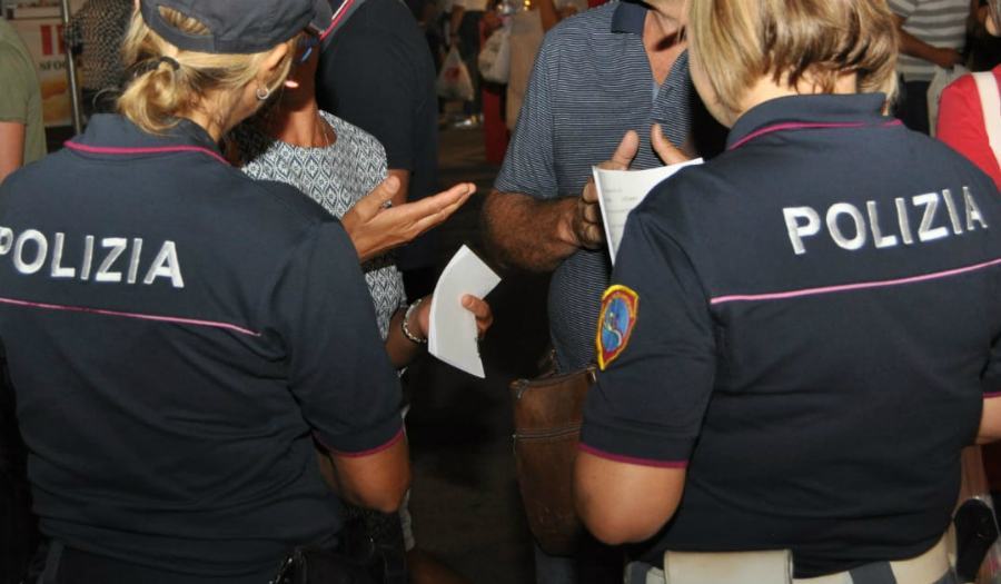 polizia donne camper