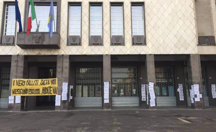 Cosenza, "Stutamuli tutti" contro il Comune: "I veri falliti siete voi" 54 Stutamuli tutti cosenza 01