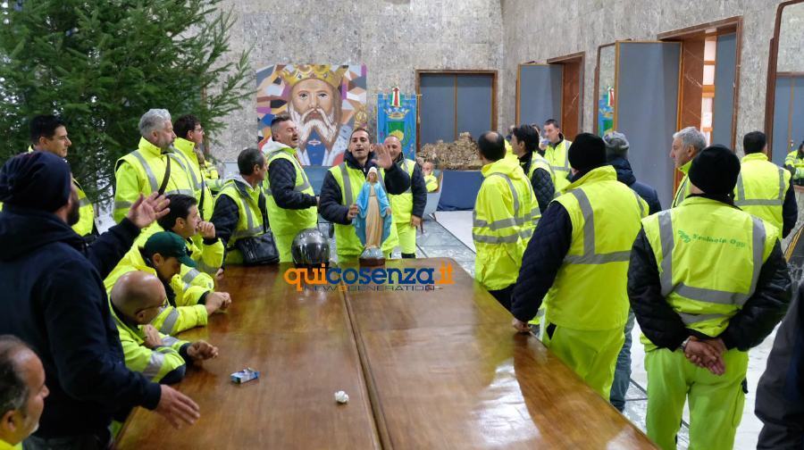 Ecologia oggi tute gialle comune 01