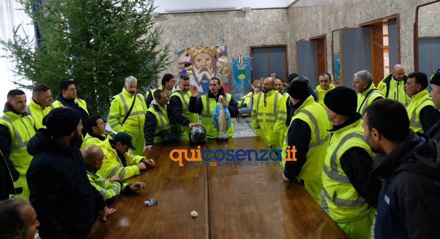 Ecologia oggi tute gialle comune 02