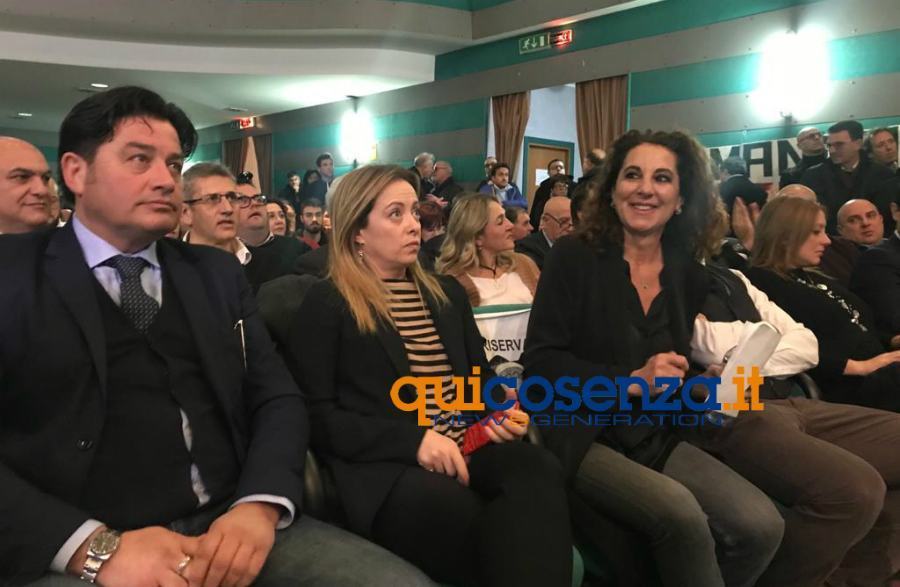 Giorgia Meloni a Cosenza: "Sinistra, si nasconde dietro alle sardine o al tonno: restano squali" 57 Giorgia Meloni a Cosenza 02