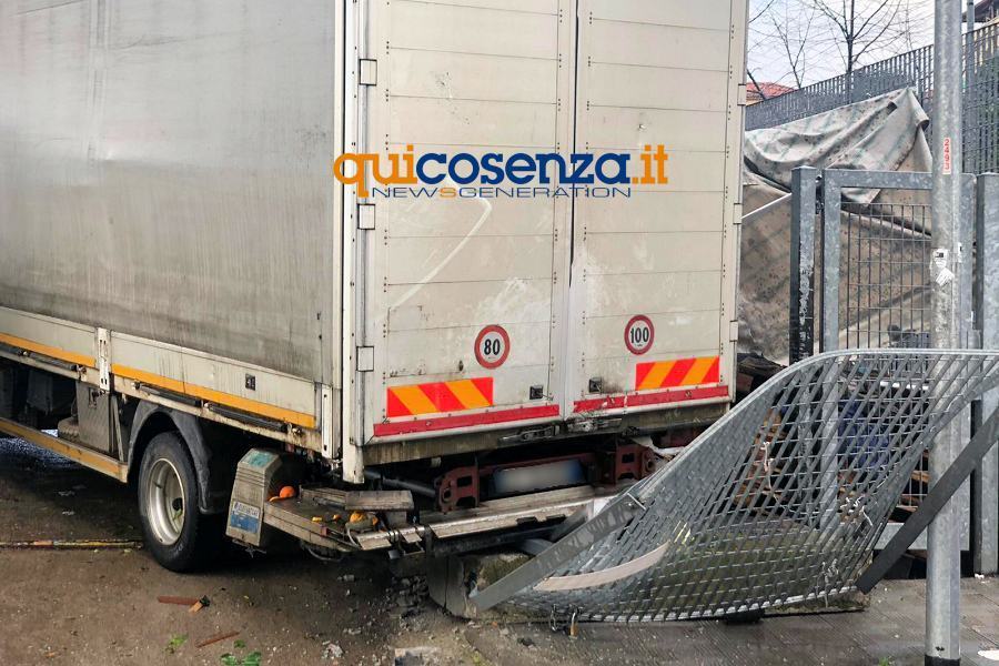 Incidenre camion Cosenza2