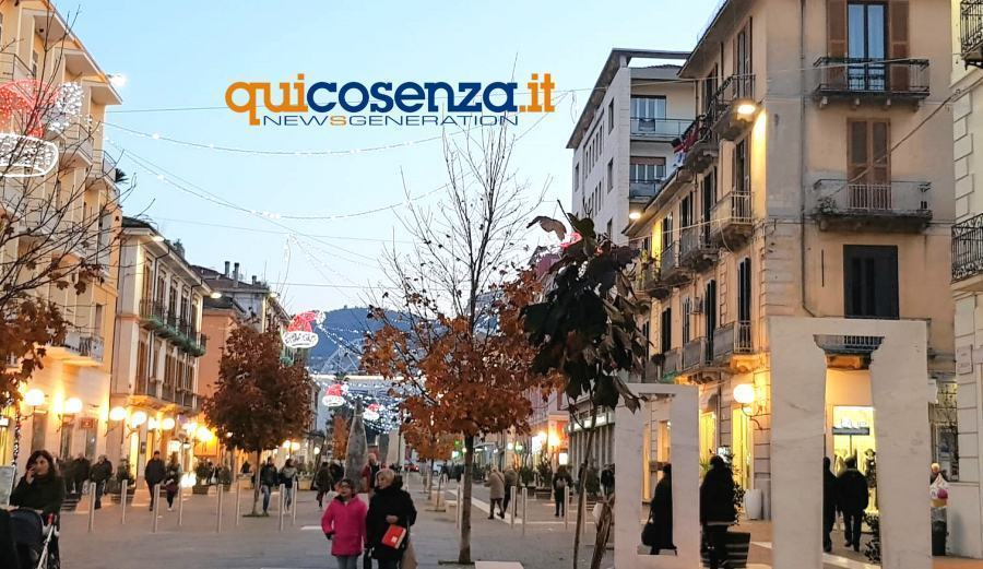 Cosenza, luminarie e albero di Natale solo grazie agli imprenditori 60 Luminarie Cosenza1