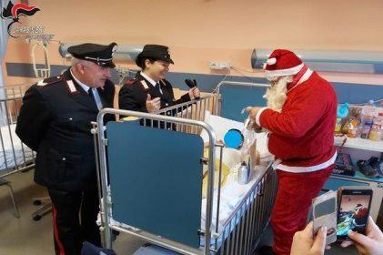 Il Natale dei carabinieri forestali con i piccoli degenti dell'Annunziata 56 PEDIATRIA3