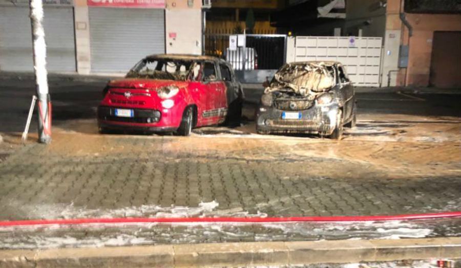 auto fiamme reggio 01