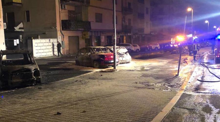 auto fiamme reggio 02