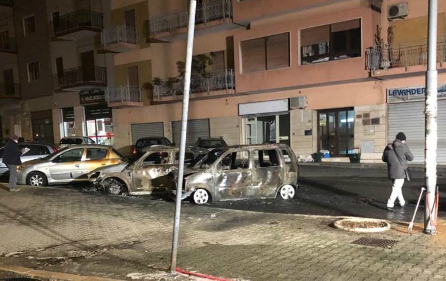 auto fiamme reggio 04