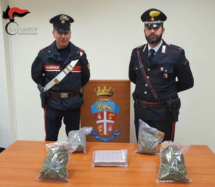 Sorpreso in auto con 2 chili di droga per 500mila euro: arrestato 28enne 54 CC Rc