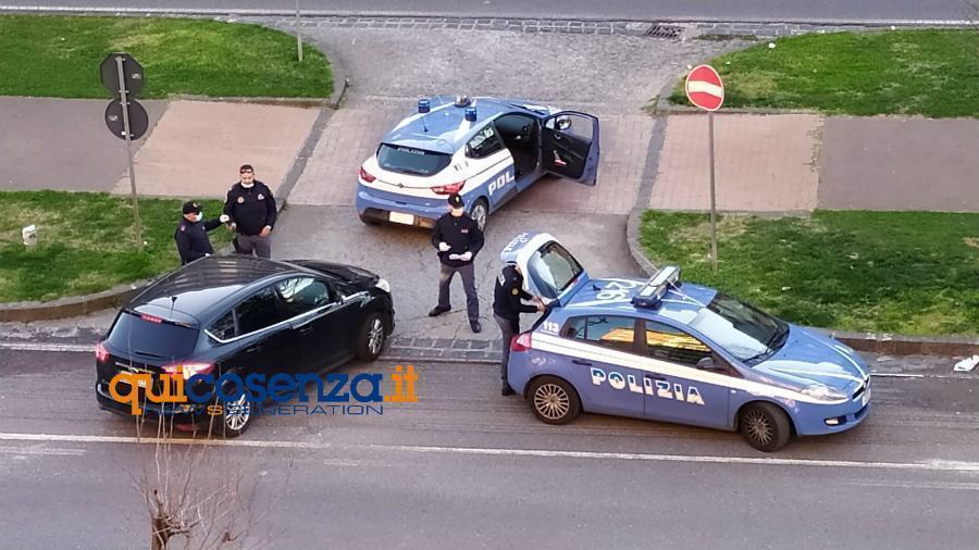 controlli polizia coronavirus piedi viale parco 02