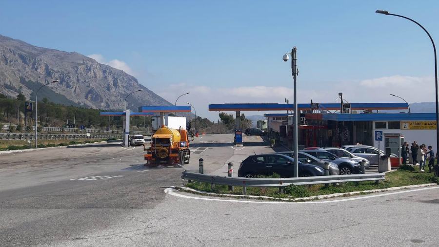 A2, Anas avvia la sanificazione delle piazzole di sosta nel cosentino 54 sanificazione anas