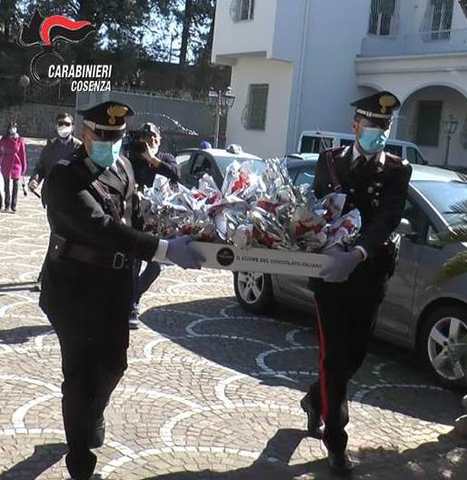 Carabinieri di Cosenza in prima linea, anche nel regalare sorrisi: donate 300 uova di Pasqua 59 Diapositiva4
