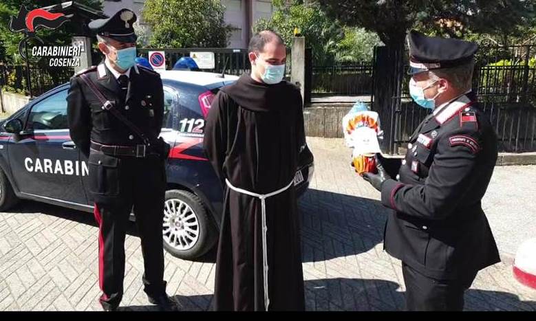 Carabinieri di Cosenza in prima linea, anche nel regalare sorrisi: donate 300 uova di Pasqua 60 Diapositiva5