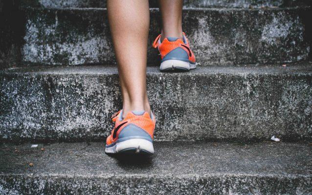 Dimagrire facendo le scale! Scopri come 53 bruno nascimento PHIgYUGQPvU unsplash scaled