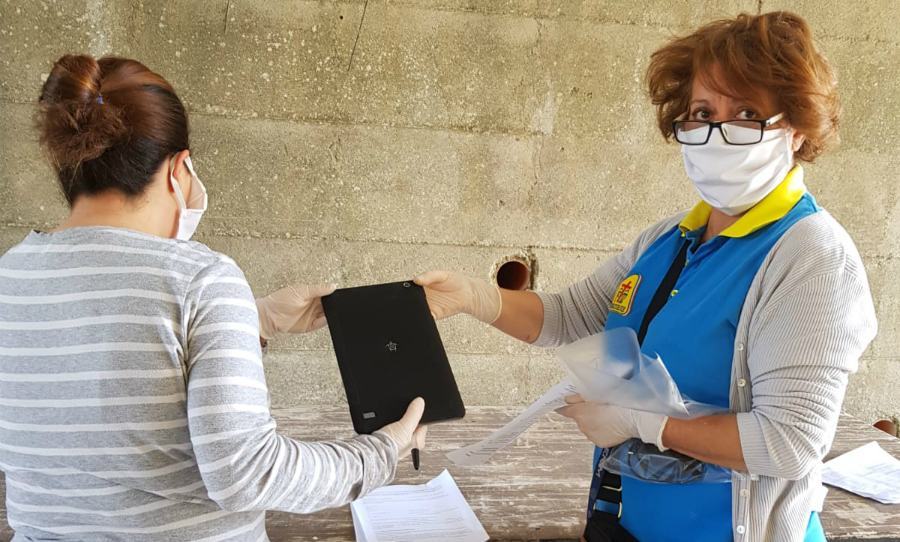 Didattica a distanza, tablet agli alunni dell'istituto comprensivo di Cariati 56 consegna tablet alunni ist compr cariati 03