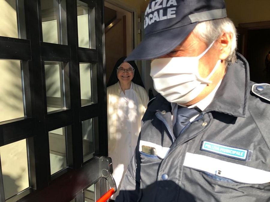 consegna uova di Pasqua Municipale